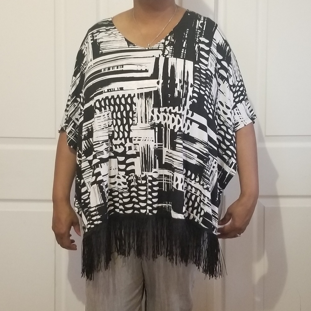 Black and white blouse size 14/16